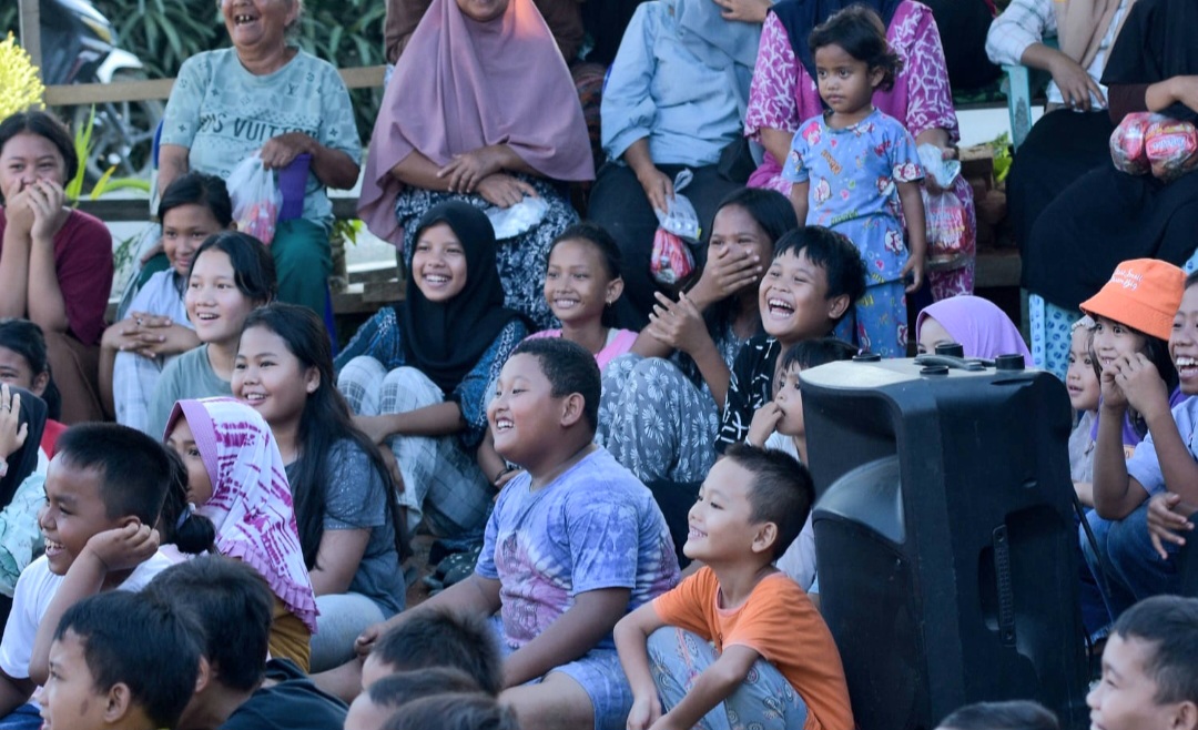 Lembaga Burangir saat memberikan trauma healing ke anak-anak yang turut terdampak sebagai korban banjir bandang di Kota Padangsidimpuan beberapa waktu lalu