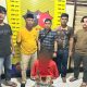 Seorang pria berusia 35 tahun, JD, terduga pelaku penganiayaan terhadap Pasutri yang masih keluarga saat menunjukkan barang bukti berupa, sebilah pisau dan gelas bening, usai diamankan Kapolsek Batang Angkola, AKP R Trihardjanto, dengan Kanit Reskrim, Ipda Ansor Harahap, bersama anggota