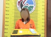 Jalan Sambil Nenteng Sabu, Wanita Berambut Pirang Ditangkap