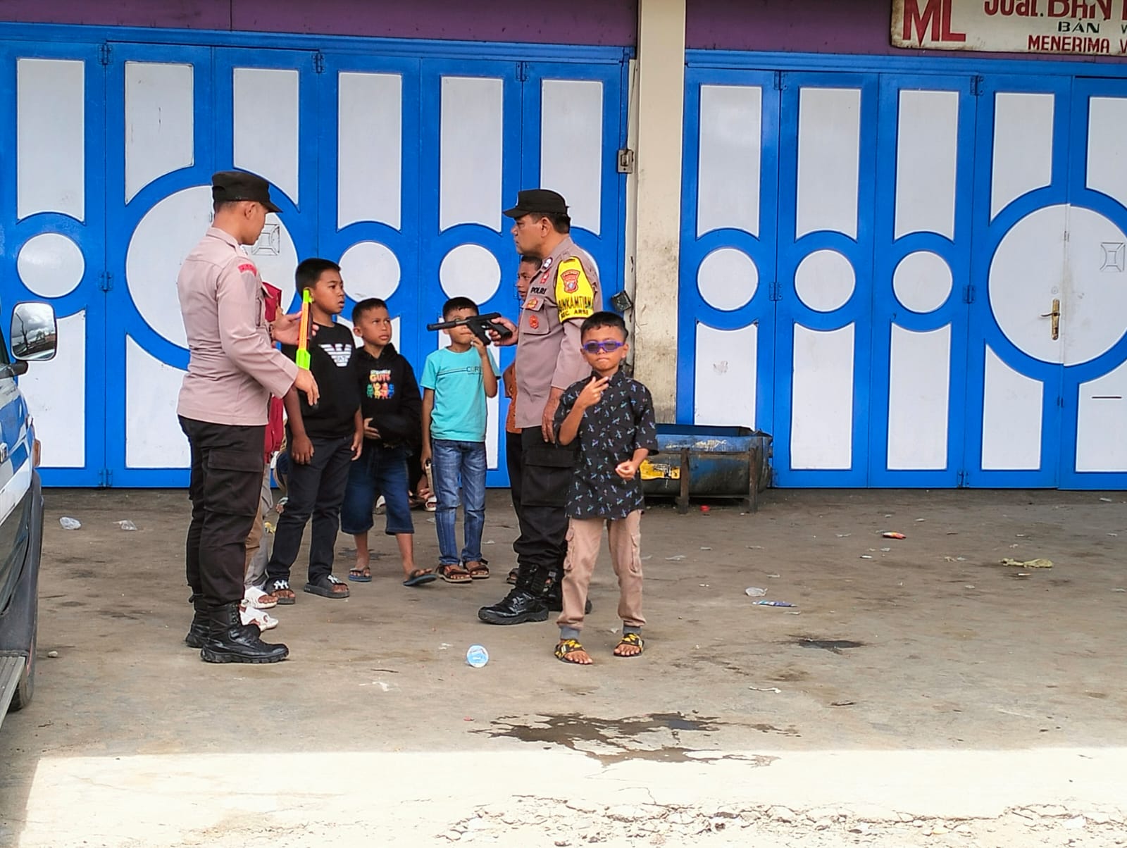 Sejumlah personel Polsek Sipirok mengimbau anak-anak supaya tidak bermain tembak-tembakan karena dapat membahayakan sesama