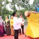 Bupati Tapsel, Gus Irawan Pasaribu, memukul bedug tanda dibukanya MTQ ke-7 tingkat Kecamatan Angkola Muaratais