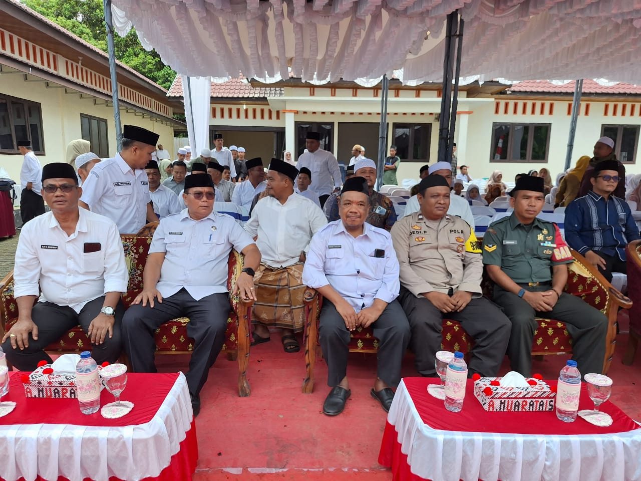 Personel Polsek Batang Angkola saat menghadiri pembukaan MTQ ke-7 tingkat Kecamatan Angkola Muaratais