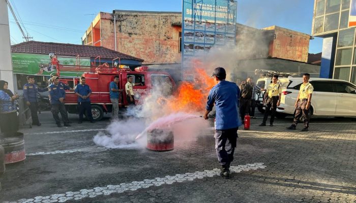 BRI Padangsidimpuan Simulasi Nyata Hadapi Kebakaran