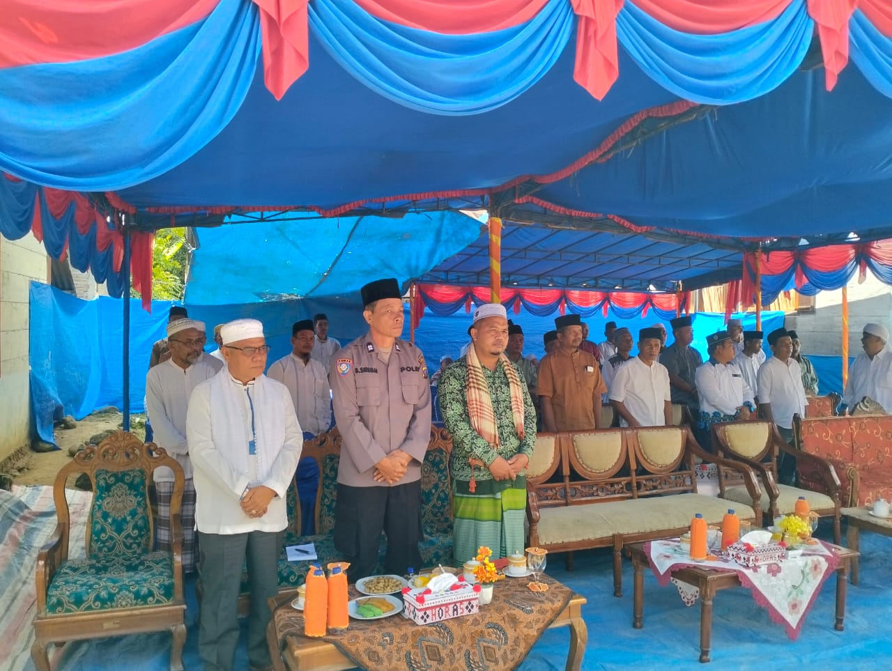 Personel Polsek Sipirok hadir dalam pengajian BKMT Kecamatan Arse dalam rangka pengamanan sekaligus wujud dukungan Polri terhadap kegiatan keagamaan