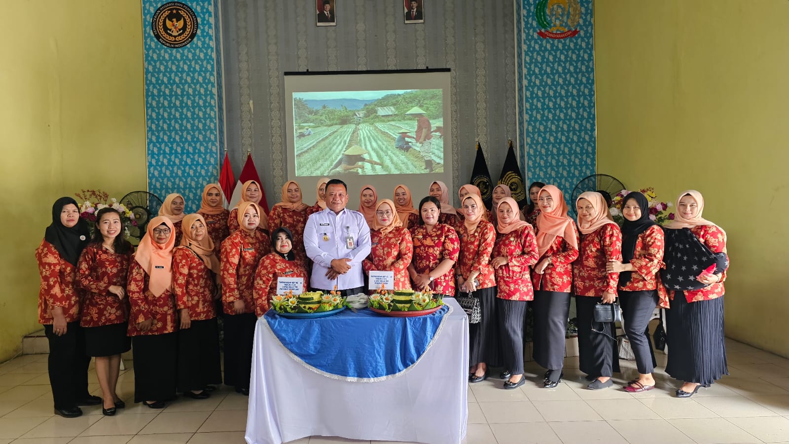 Kalapas Kelas IIB Padangsidimpuan, Mathrios Zulhidayat Hutasoit, saat menggelar Upacara dan Tasyakuran HBP ke-61 tahun 2025 yang digelar serentak secara hybrid