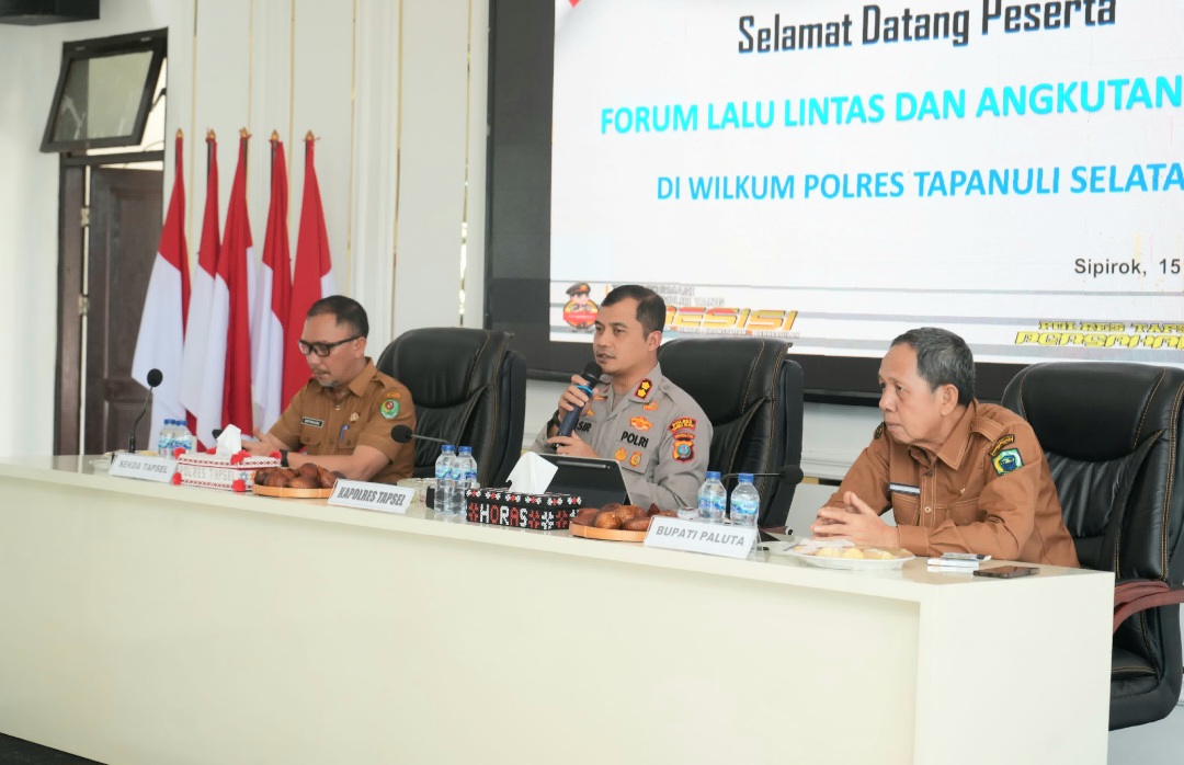 Kapolres Tapsel, AKBP Yasir Ahmadi, memimpin komitmen bersama FLLAJ dua Kabupaten guna menekan angka kecelakaan lalulintas