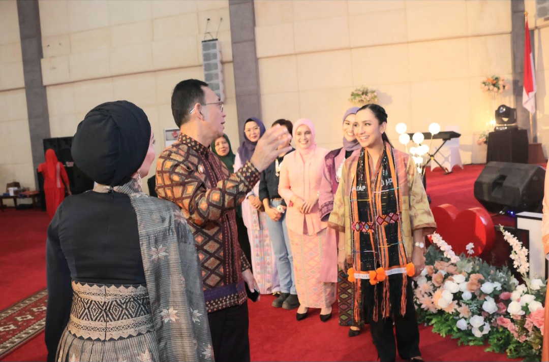 Bupati Tapsel, Gus Irawan Pasaribu, saat peringatan Hari Kartini bertema, 'Perempuan Cerdas Berakhlak Menuju Indonesia Emas 2045' di Gedung Serbaguna Sarasi