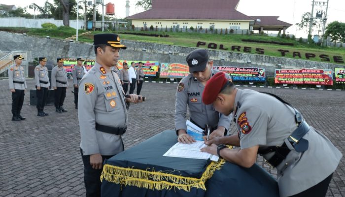 Kapolres Tapsel Pimpin Sertijab Kasat Reskrim dan Kapolsek Batang Angkola
