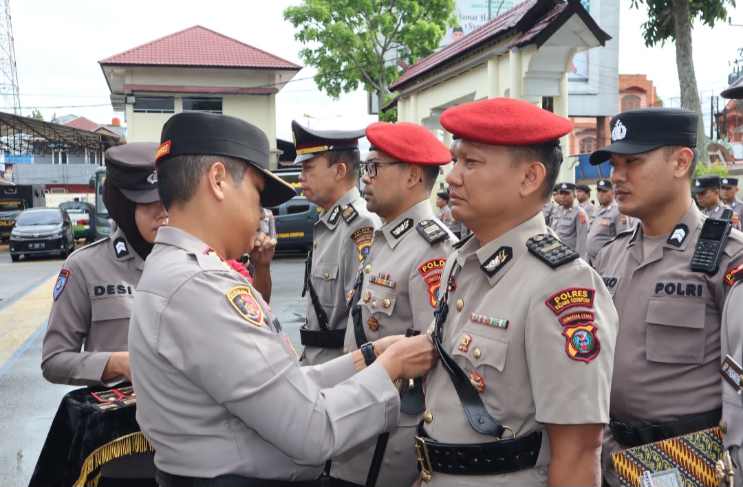 Kapolres PSP, AKBP Dr Wira Prayatna, saat memimpin Upacara Sertijab Kabag Log, Kasat Resnarkoba, Kasat Lantas, dan Kasi Propam
