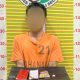 Seorang pengedar yang ditangkap Tim Opsnal Unit Reskrim Polsek Padang Bolak sebelum berhasil menjual sabu miliknya berinisial, YAS, saat menunjukkan barang bukti