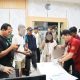 Sejumlah laki-laki dan perempuan yang terjaring razia oleh Polres Padangsidimpuan, TNI, Satpol PP, dan BNNK Tapsel saat menjalani tes urine