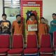 Ketiga pria yang diduga pelaku pembobol sekaligus pencuri di SD Negeri 200106, SL, RR, dan I berikut barang bukti, usai ditangkap Tim Resmob Sat Reskrim Polres Padangsidimpuan