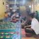 Kedua belah pihak yang sebelumnya sempat bertikai gara-gara buah Langsat bersalaman sebagai tanda sudah saling memaafkan