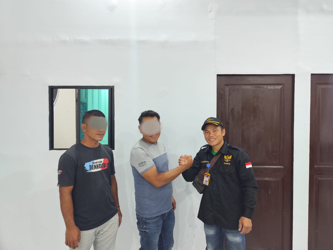 Kedua belah pihak yang sebelumnya sempat berselisih atas dugaan kasus pengeroyokan, kini sudah saling memaafkan ditandai dengan bersalaman usai mediasi yang digelar di Polres Tapsel