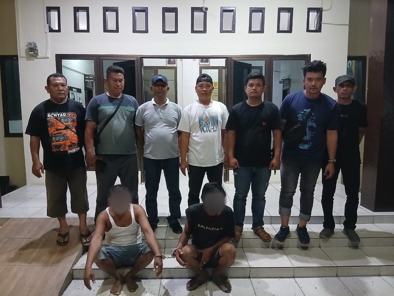Tim Opsnal Unit Reskrim Polsek Padang Bolak usai mengamankan dua orang pria inisial, ZH dan Godek, yang digerebek di sebuah lokasi di Lingkungan II, Kelurahan Pasar Gunung Tua, atas dugaan transaksi sabu