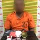 Seorang petani berinisial, SAD, saat menunjukkan barang bukti narkotika jenis sabu, usai ditangkap Tim Opsnal Unit Reskrim Polsek Batang Toru
