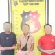 Ketiga oknum Jukir liar antara lain, SS, J, dan BD, berikut barang bukti uang tunai usai diamankan ke Mako Polsek Padang Bolak