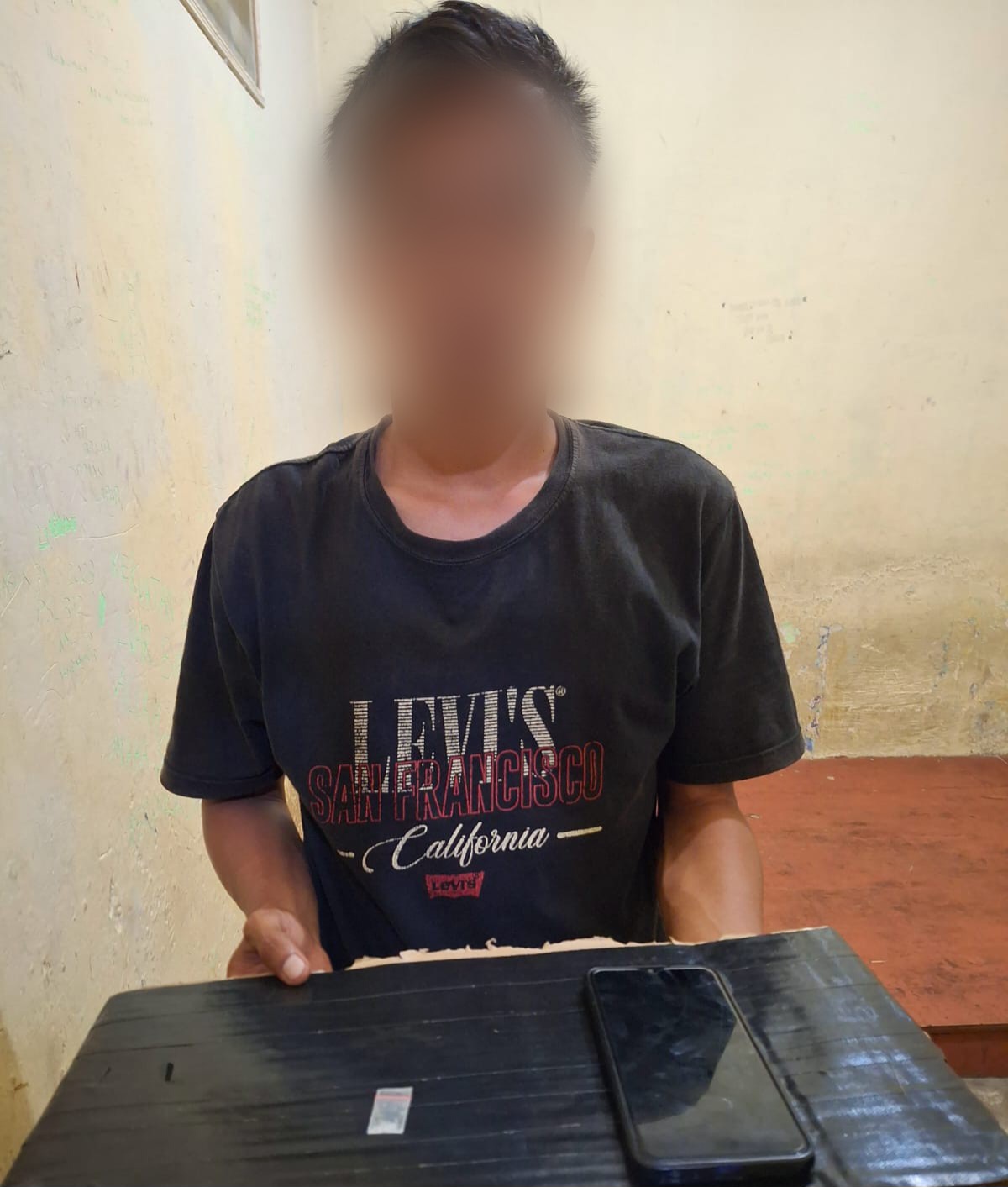 Seorang pemuda berinisial, AS, seusai ditangkap Polsek Batang Angkola atas dugaan kepemilikan narkotika jenis sabu
