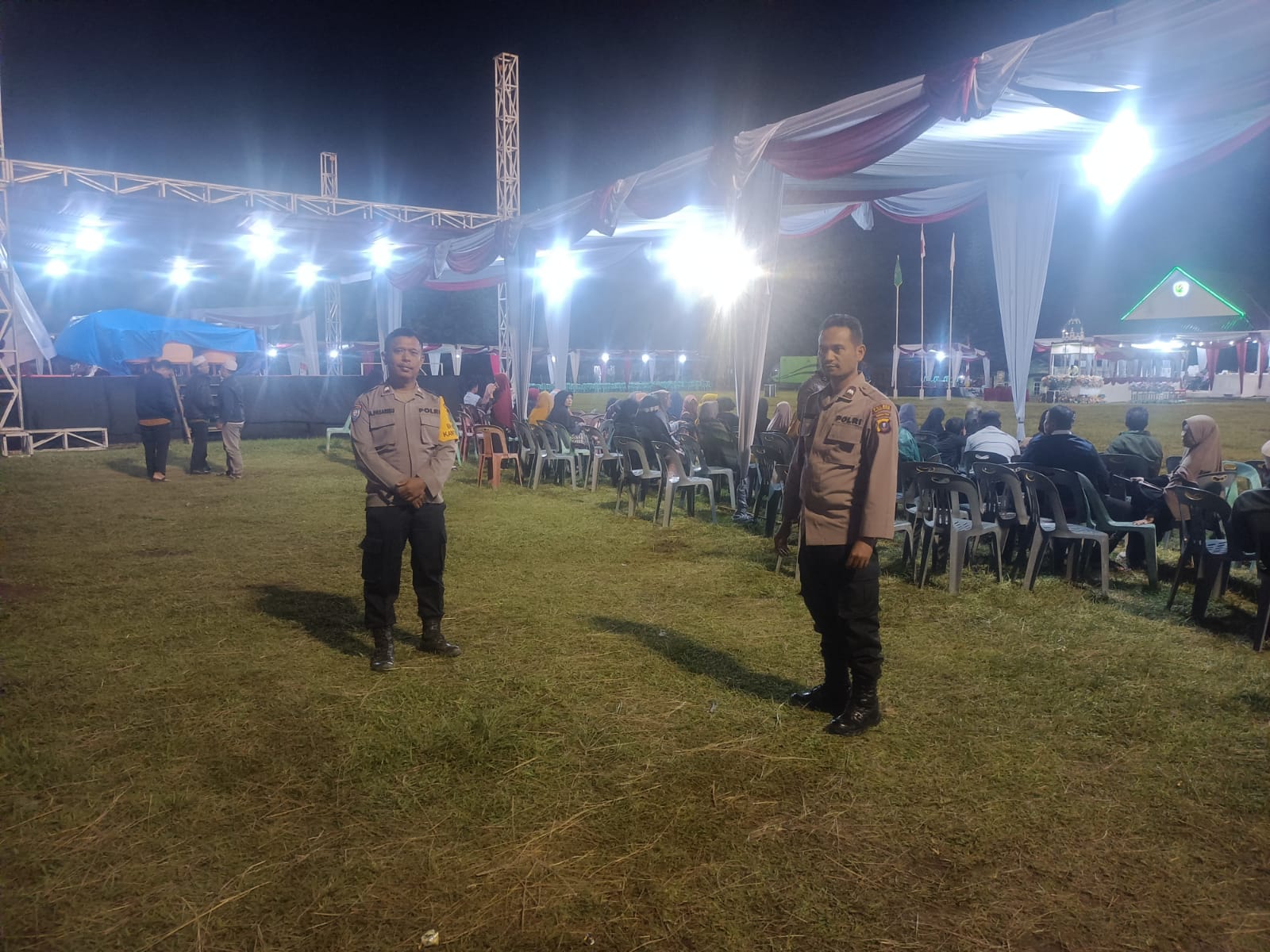 Sejumlah personel Polsek SD Hole terlihat siaga melaksanakan pengamanan pada MTQ ke-57 tingkat Kabupaten Tapsel