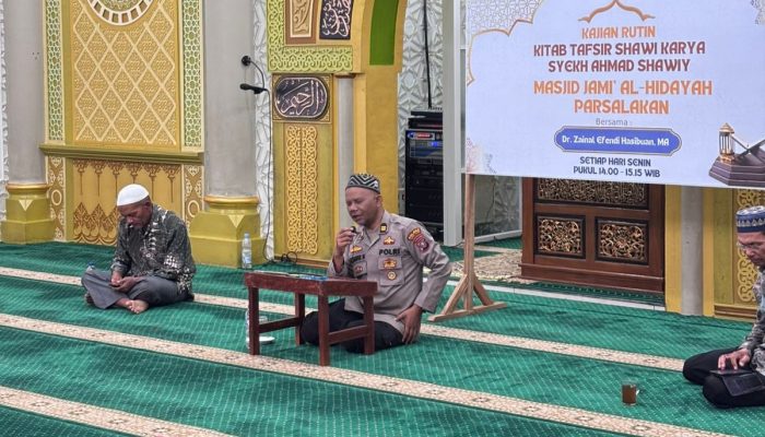 Plh Kasat Binmas Polres Tapsel Isi Pengajian Rutin di Masjid Al Hidayah