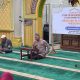 Plh Kasat Binmas Polres Tapsel, Iptu Taufik Manullang, saat mengisi pengajian rutin di Masjid Al Hidayah Parsalakan