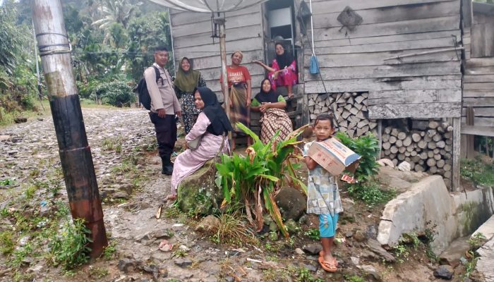 Sambangi Desa Binaan, Polsek Dolok Imbau Warga Tak Bakar Lahan