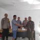 Kedua belah pihak bersalaman sebagai tanda perdamaian setelah sebelumnya sempat saling berselisih paham