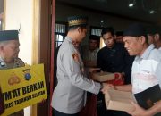 Rekatkan Hubungan ke Masyarakat, AKBP Yasir Bagikan Ratusan Nasi Kotak di Jumat Berkah