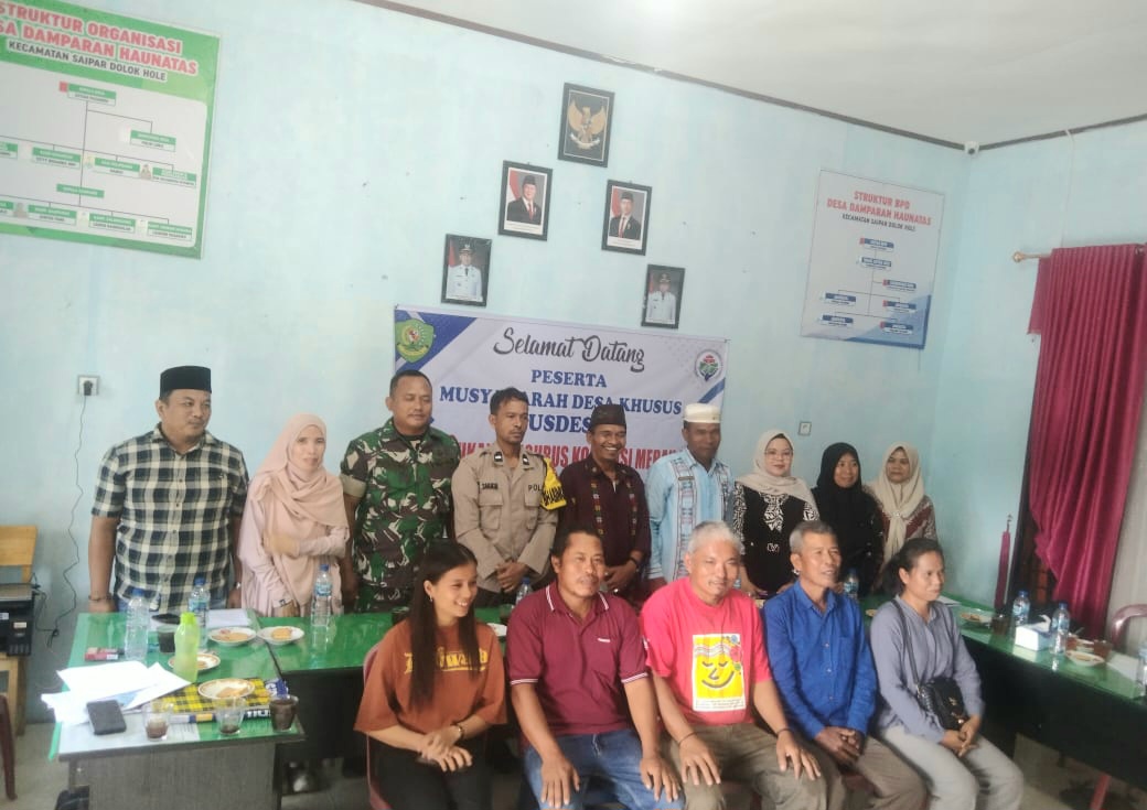 Personel Polsek SD Hole menghadiri musyawarah Desa khusus pembentukan Koperasi Merah Putih