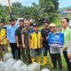 Bupati Tapsel, Gus Irawan Pasaribu, bersama Wakil Ketua DPRD, Abdul Basith Dalimunthe, Sekda Sofyan Adil, Kadis Perikanan Syaiful, dan lainnya, saat menabur ribuan benih ikan berbagai jenis