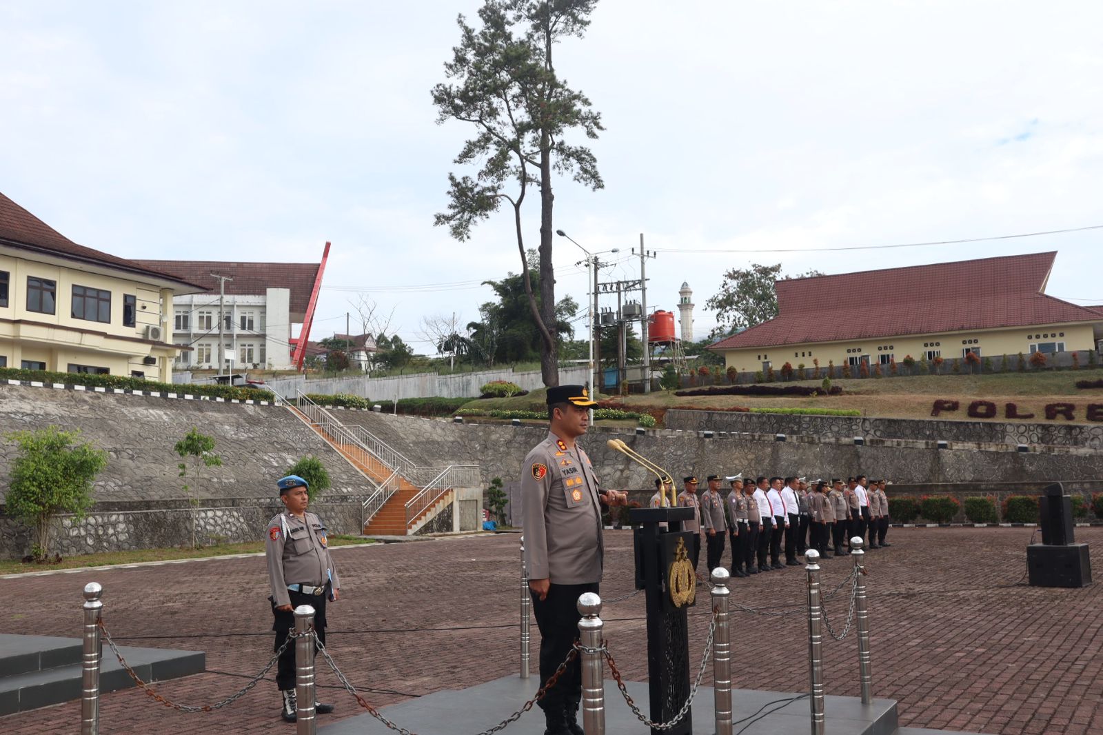 Kapolres Tapsel, AKBP Yasir Ahmadi, saat memimpin Apel pagi