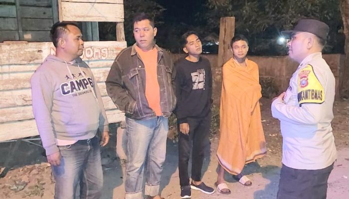 Sambil Mengecek Poskamling, Polsek Sipirok Beri Pesan Kamtibmas