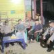 Personel Polsek Batang Angkola tampak memberi arahan saat Patroli pengecekan Poskamling di Desa Benteng Huraba