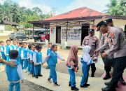Ramahnya Kapolsek Batang Angkola, Bagikan Snack: Anak-anak TK Jadi Senang