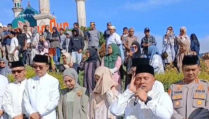 Kumandang Azan Iringi 174 Calhaj Tapsel Berangkat ke Tanah Suci
