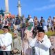Suasana langsung terasa hening kala Wakil Ketua DPRD Tapsel, Abdul Basith Dalimunthe, disaksikan Bupati Gus Irawan Pasaribu, Wakil Bupati Jafar Syahbuddin Ritonga, dan unsur Forkopimda lainnya melepas 174 Calhaj berangkat ke Tanah Suci