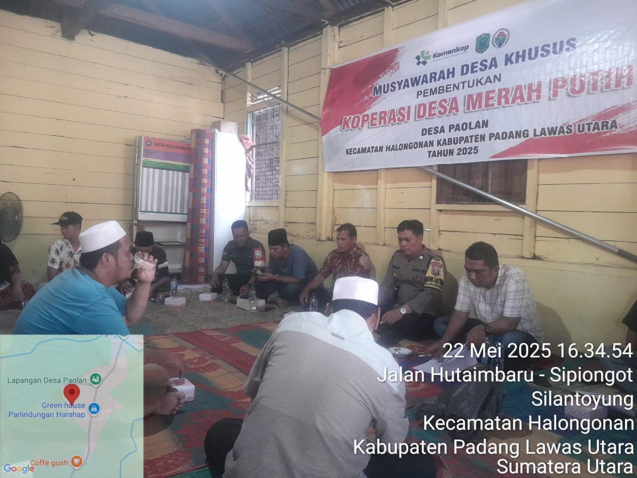 Bhabinkamtibmas Polsek Padang Bolak, Aiptu Salman Pulungan, hadiri musyawarah khusus terkait pembentukan Koperasi Merah Putih di Kantor Desa Paolan