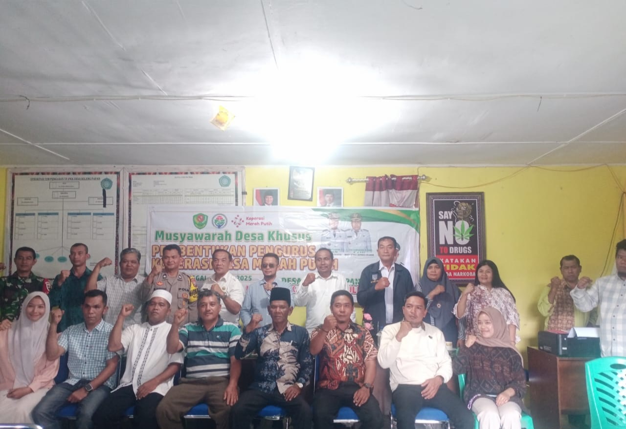 Bhabinkamtibmas Polsek Sipirok, Aiptu Mulianto Siregar, turut terlibat dan berpartisipasi aktif dalam mendukung program Presiden RI, Prabowo Subianto, dengan hadir pada Musyawarah Desa Khusus terkait pembentukan Koperasi Merah Putih