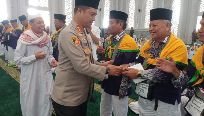 Lepas 174 CJH Tapsel, Kapolres: Moga Jadi Haji yang Mabrur