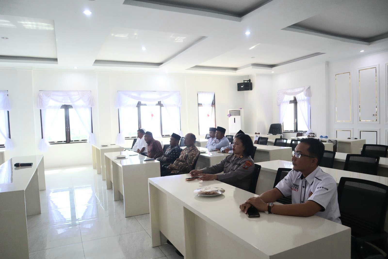 Kasi Humas Polres Tapsel, AKP Maria Marpaung, SE, MM, ikuti dialog publik lewat zoom meeting bersama para Tokoh