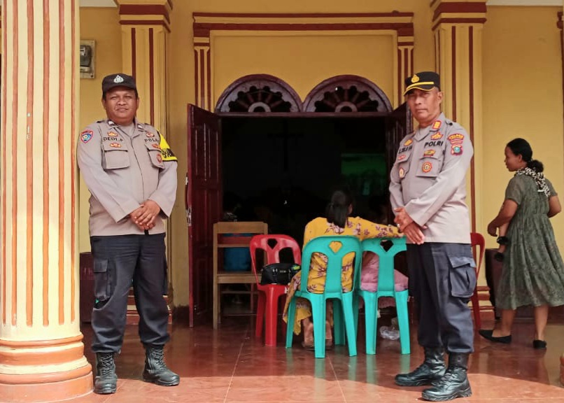 Kapolsek Batang Angkola, AKP R Trihardjanto, SH, saat Pam peringatan kenaikan Yesus Kristus di Gereja HKBP Tanjung Medan