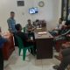 Proses mediasi yang dilakukan Bhabinkamtibmas Polsek Padang Bolak, Aipda Syahram P Simamora, terhadap dua orang warga yang sempat cekcok mulut hingga berakhir damai