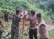 Polri Peduli, Polsek Batang Toru Bantu Warga Perbaiki Jalan Raya