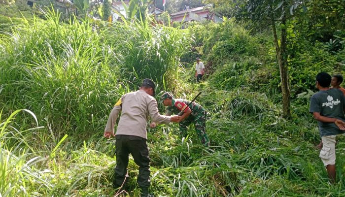 Polsek Sipirok Gotongroyong di Kantor Persiapan Koperasi Merah Putih
