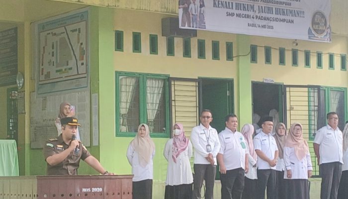 Kasi Intel Kejari Padangsidimpuan Beri Tips ke Siswa Cegah Perundungan