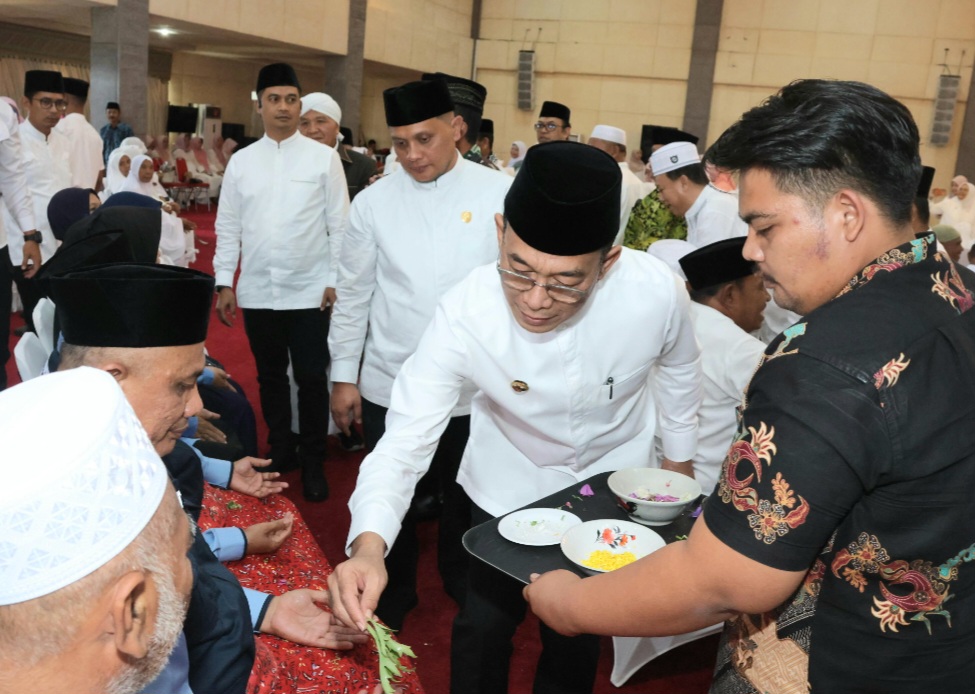 Bupati Tapsel, Gus Irawan Pasaribu, saat tepung tawari Calhaj