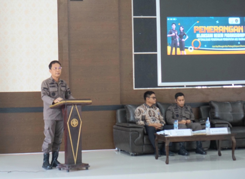 Kajari Padangsidimpuan, Dr Lambok MJ Sidabutar, saat memberi penerangan hukum terkait optimalisasi dan evaluasi PAD
