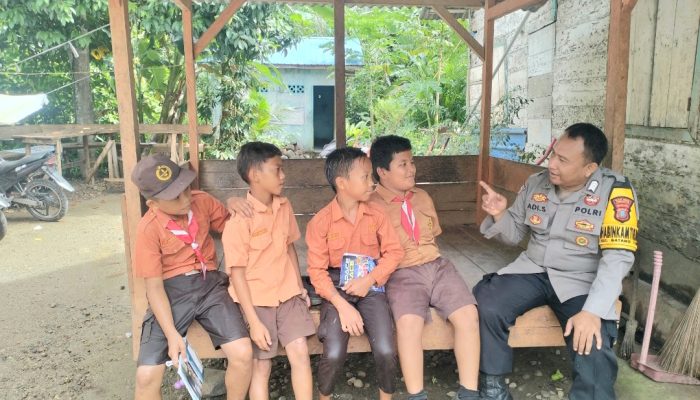 Sambangi Anak-anak, Polsek Batang Toru Beri Nasehat