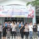 Kapolres Tapsel, AKBP Yasir Ahmadi, didampingi Kasat Reskrim AKP Hardiyanto, Kasat Intelkam AKP Oloan Lubis, Kabag Ops AKP Adi Haryono, Kasat Samapta AKP Tona Simanjuntak, Kanit Regident Iptu Eddy Sofyan Nasution, dan Kanit Reskrim Polsek Batang Toru, Ipda Hary Agus Pohan, berfoto bersama dengan Pimpinan PT MIR beserta Karyawan