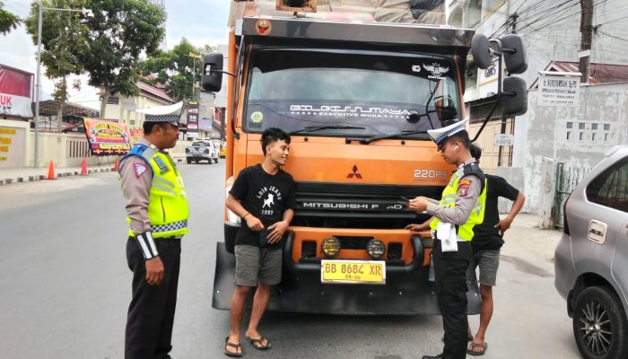 Polres Padangsidimpuan Sosialisasi Over Dimensi dan Beban ke Pengguna Jalan